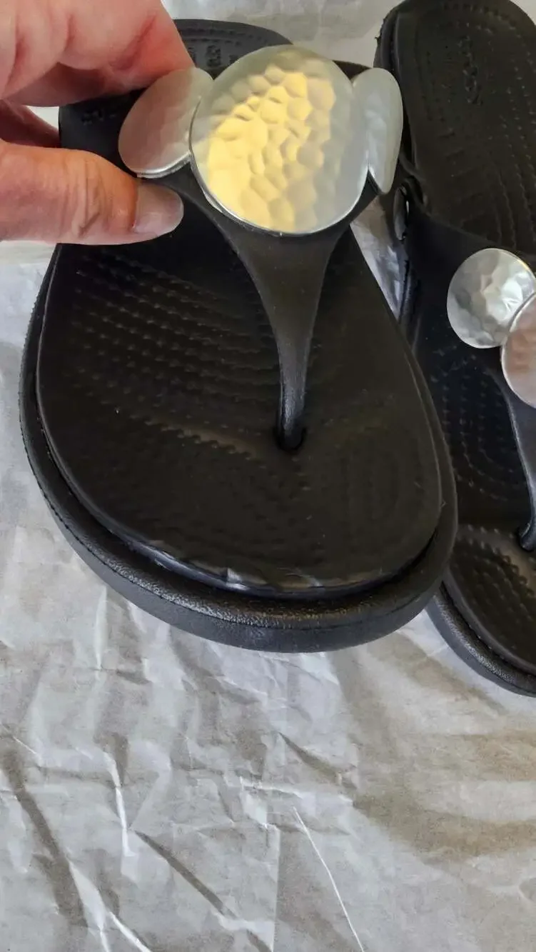 Crocs Sanrah Hammered Circle Wedge Flip Sandals Size 6